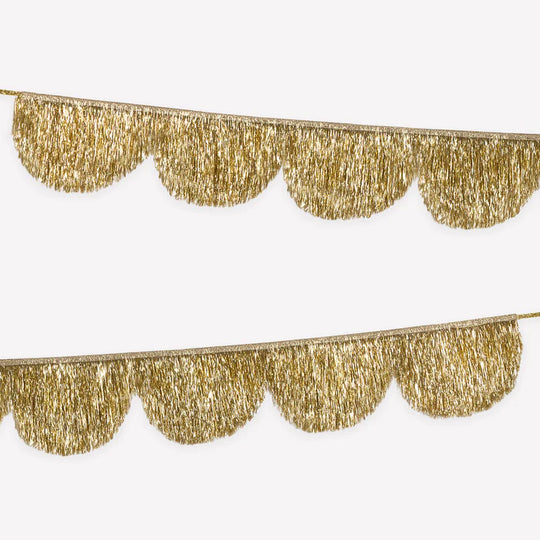 Gold Tinsel Scallop Garland