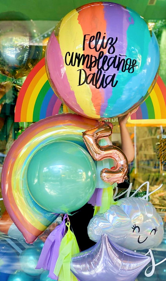 Bouquet Burbuja Grande Pintada + Orbz + Star + Pastel Rainbow + Iridescent Cloud + Números Colgando