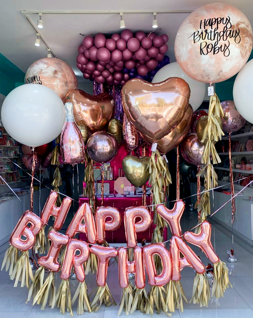 Bouquet Burbuja Full + Gigante de Látex Liso + Giant Heart + Orbz + Hearts + Cheers Rosé Bottle + HAPPY BIRTHDAY Balloon Garland