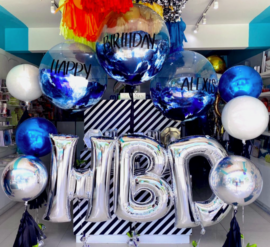 Bouquet Burbujas Gigantes + Orbz + Letras Gigantes HBD