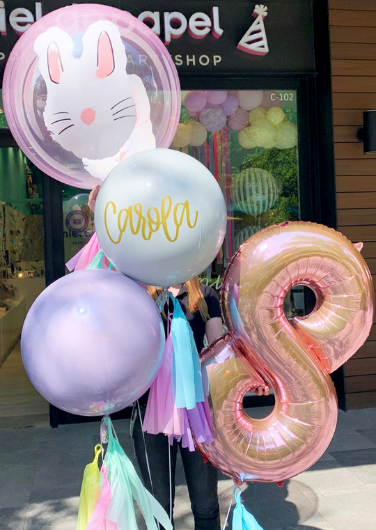 Bouquet Burbuja White Bunny + Orbz + Números Gigantes