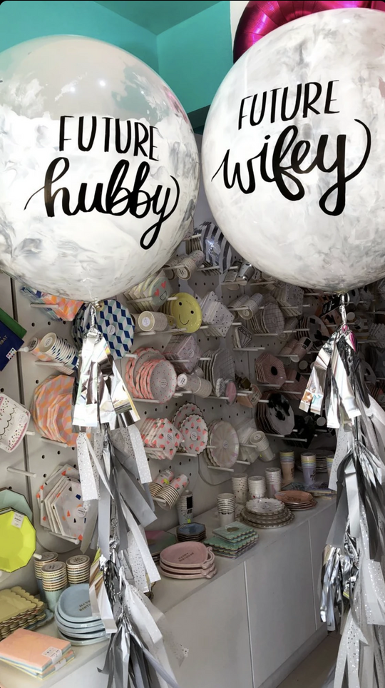 Gigantes látex pintados Future Hubby & Future Wifey